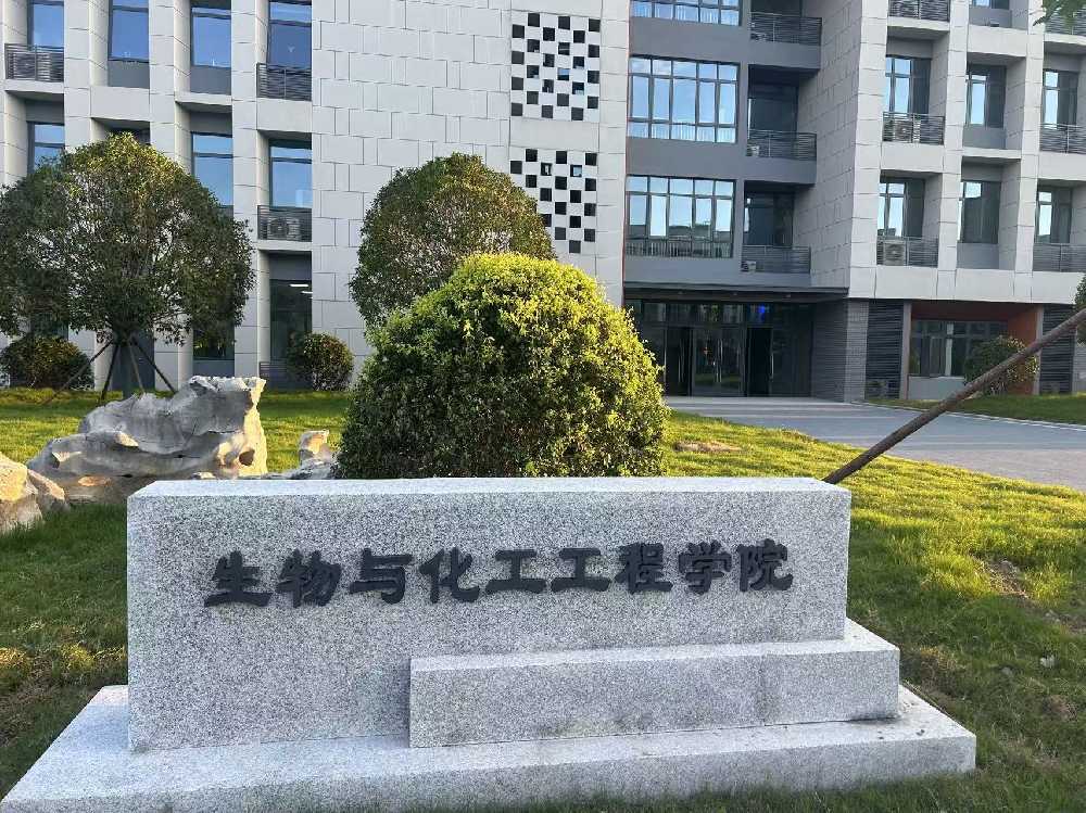 西充县扬州职业大学体育场高杆灯项目